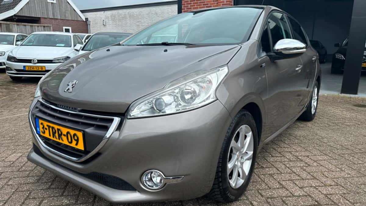 Peugeot 208 (2014) — foto 1