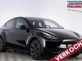 Tesla Model Y (2024)