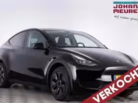 Tesla Model Y (2024)