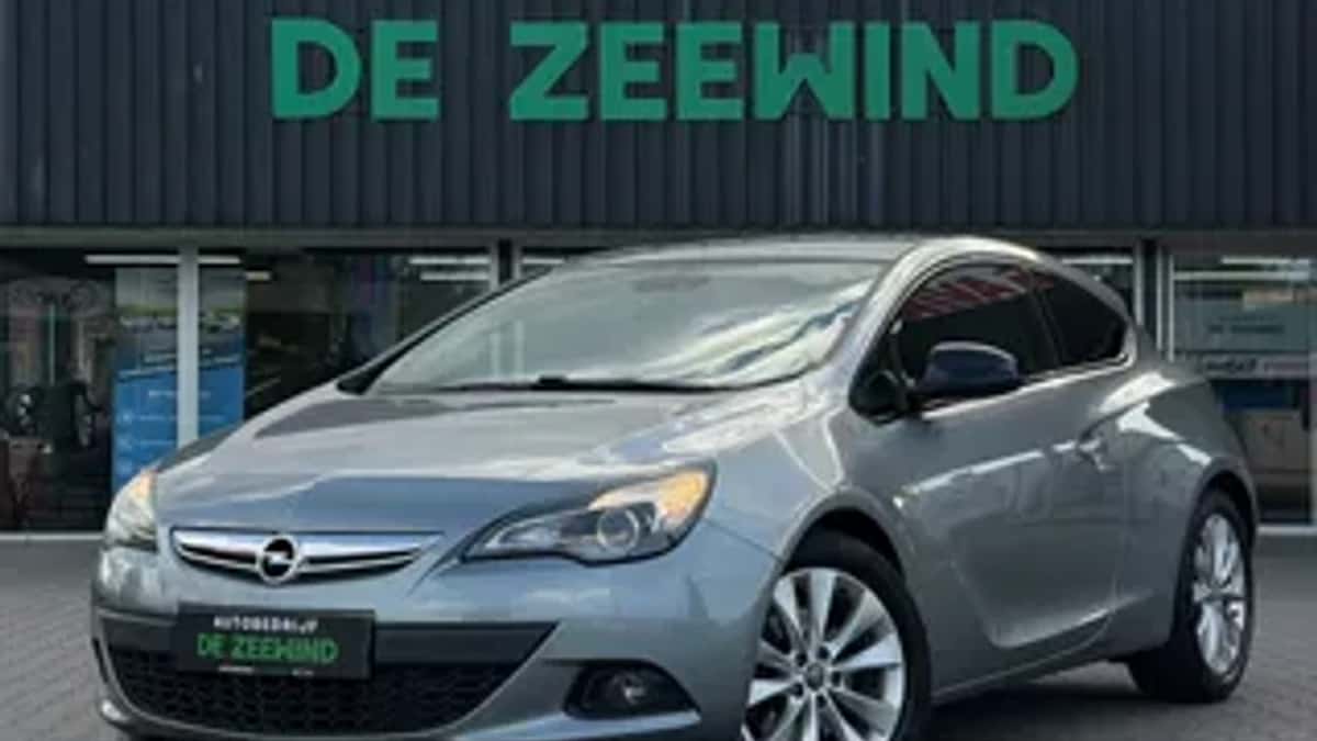 Opel Astra (2012) — foto 1