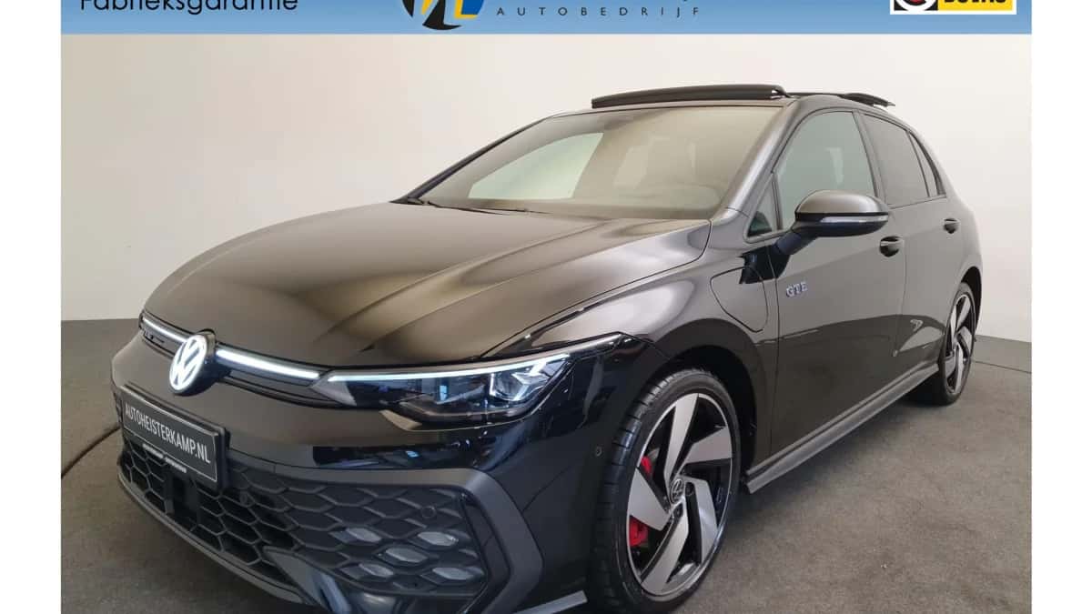 Volkswagen Golf (2024) — foto 1