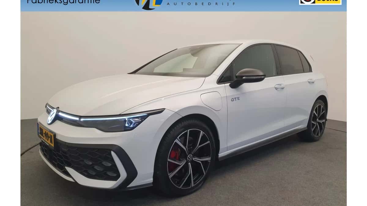 Volkswagen Golf (2024) — foto 1