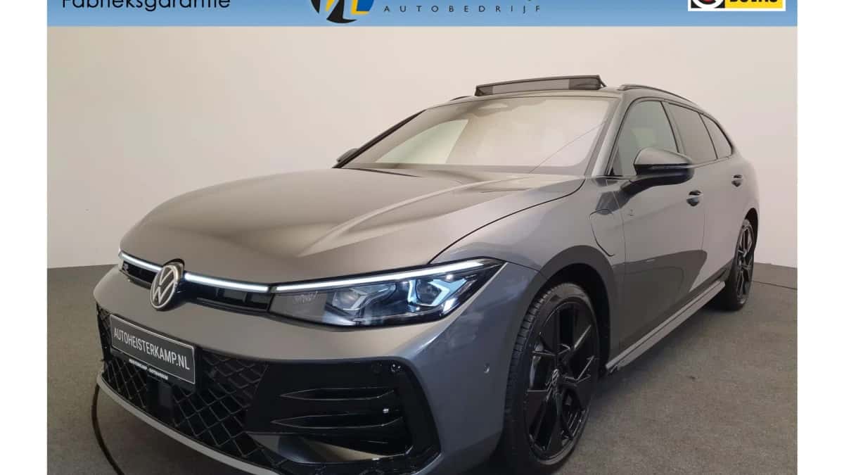 Volkswagen Passat (2024) — foto 1