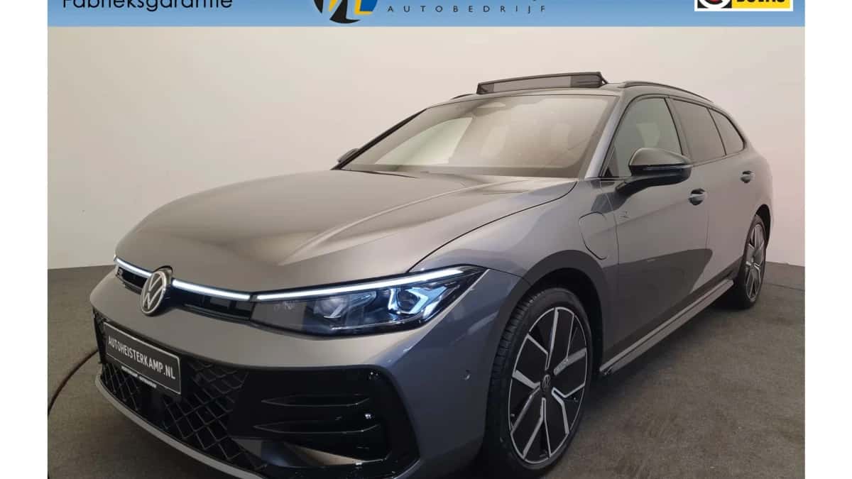 Volkswagen Passat (2024) — foto 1