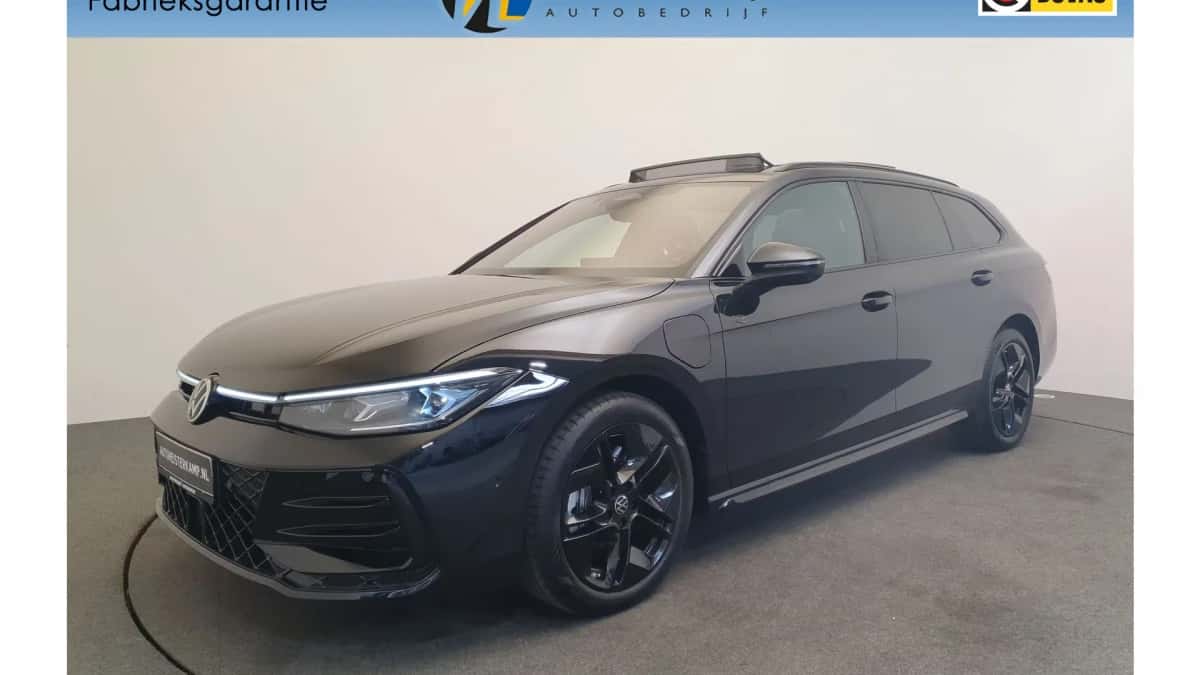 Volkswagen Passat (2024) — foto 1