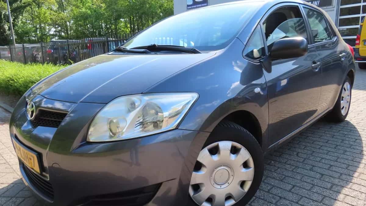 Toyota Auris (2009) — foto 1