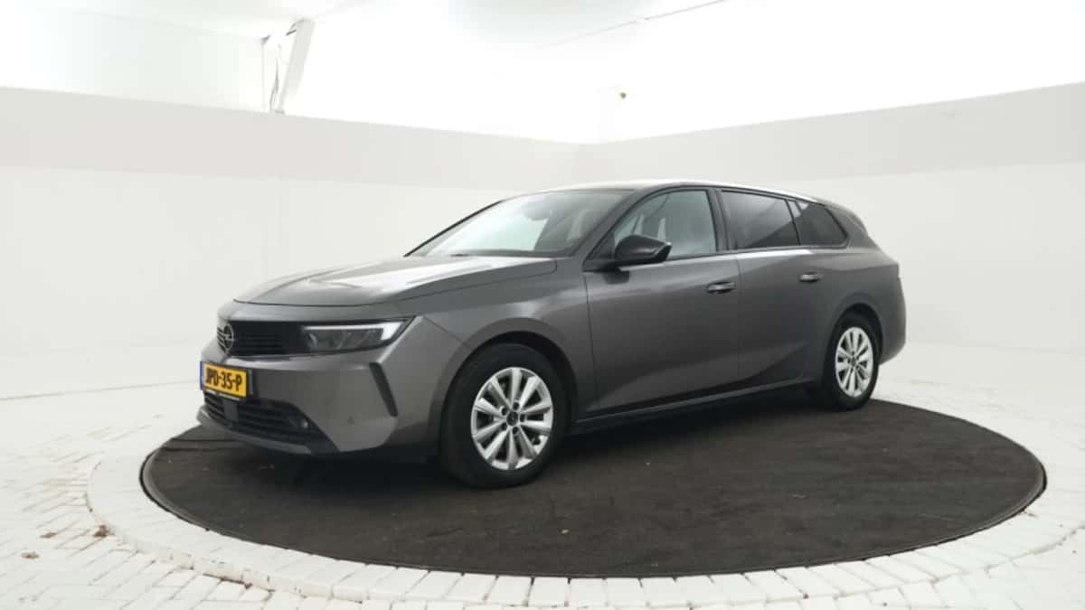 Opel Astra (2023) — foto 1