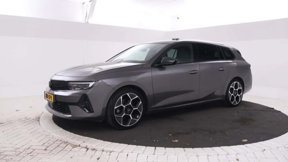 Opel Astra (2023) — foto 1