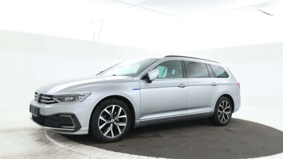 Volkswagen Passat (2022) — foto 1
