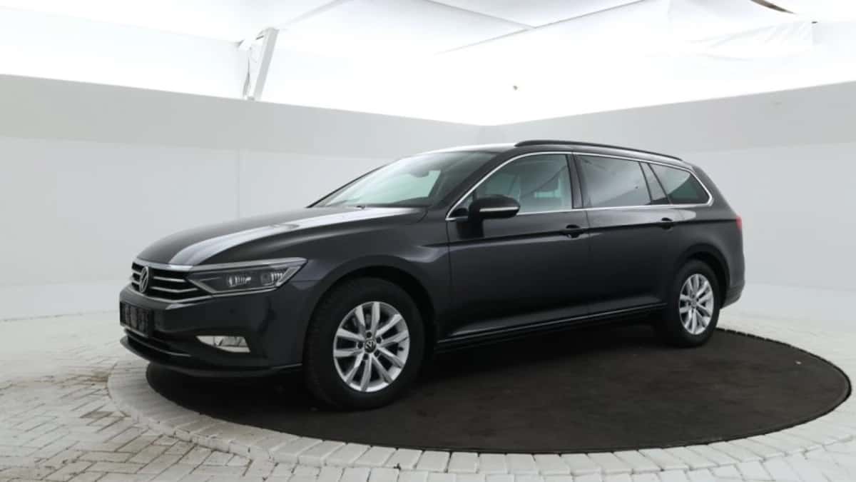 Volkswagen Passat (2022) — foto 1
