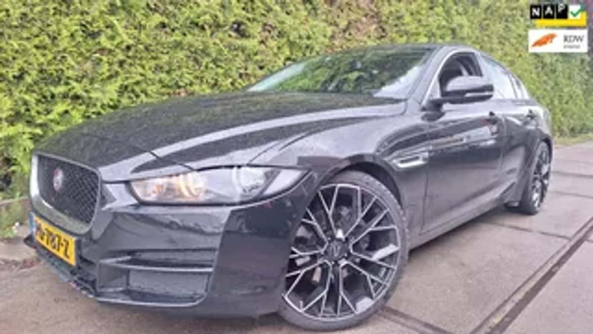 Jaguar XE (2017) — foto 1