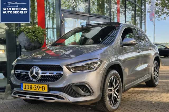 Mercedes-Benz GLA (2023)