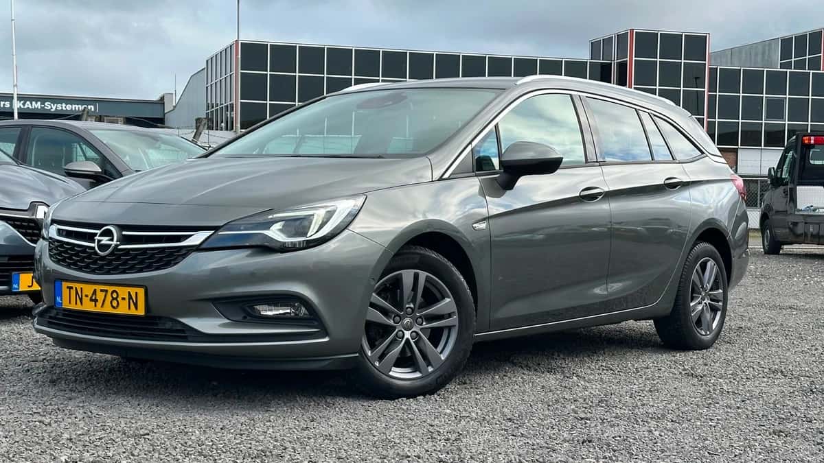 Opel Astra Sports Tourer (2018) — foto 1