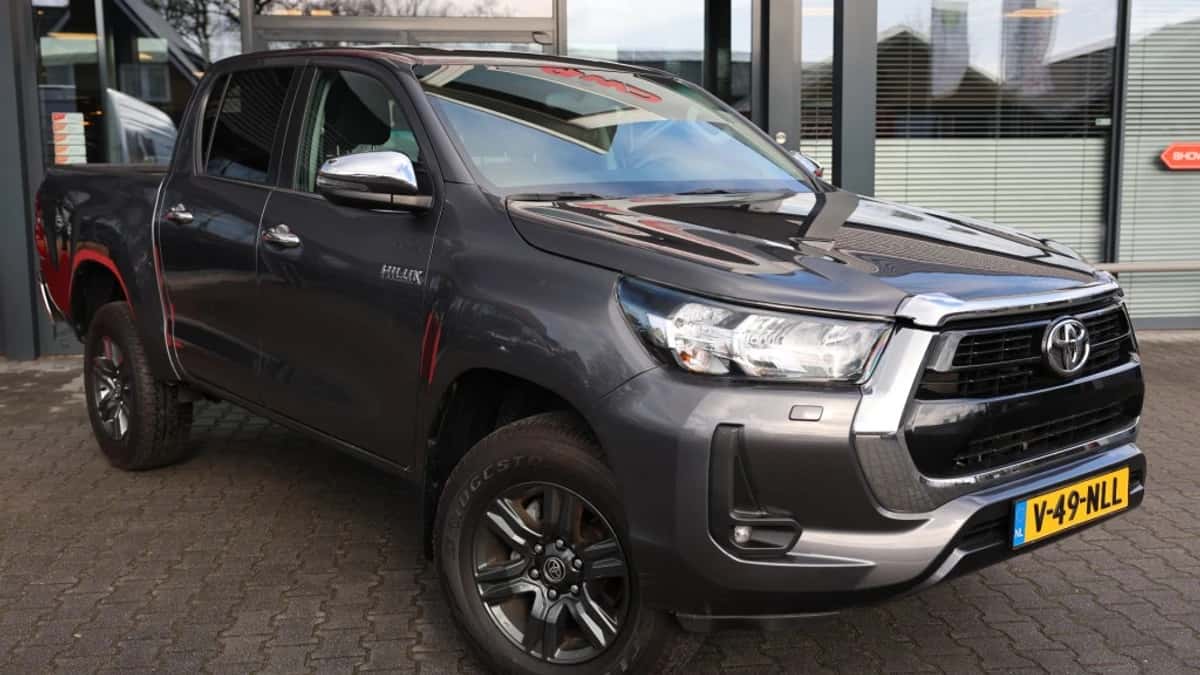 Toyota Hilux (2023) — foto 1