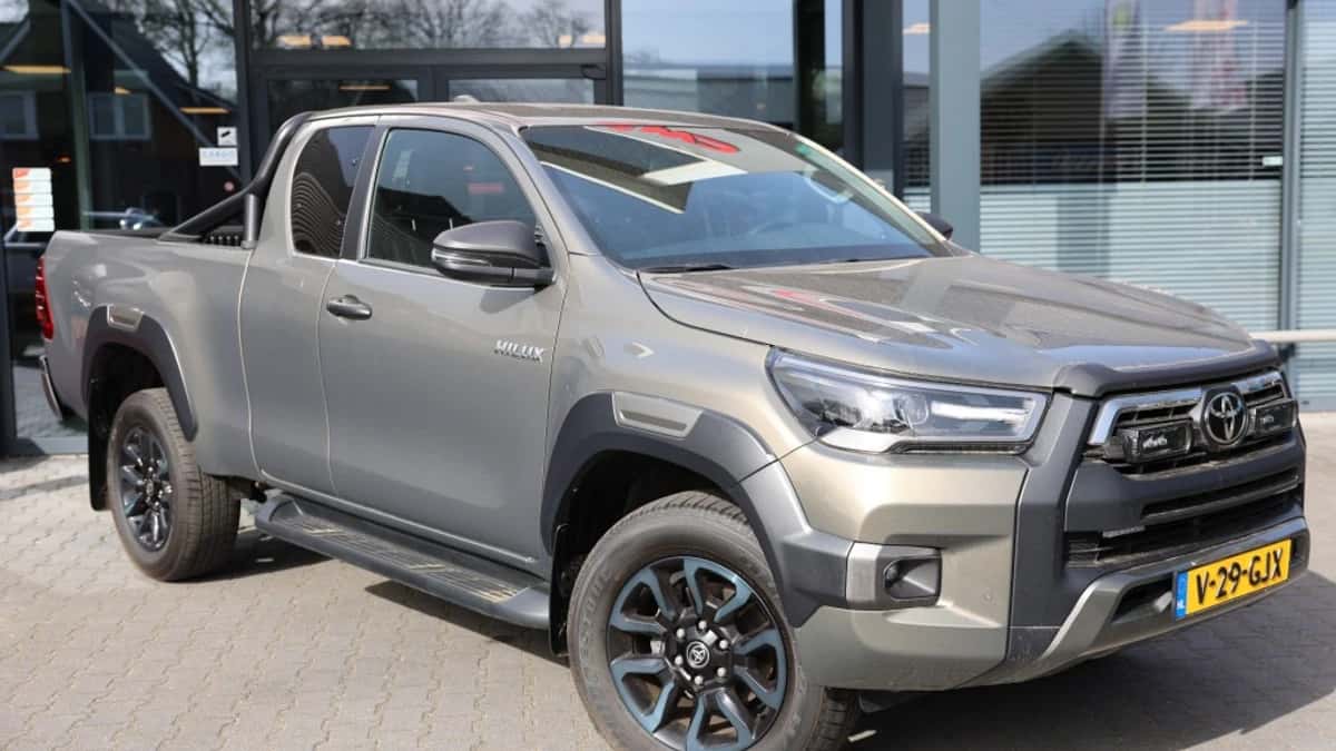 Toyota Hilux (2024) — foto 1