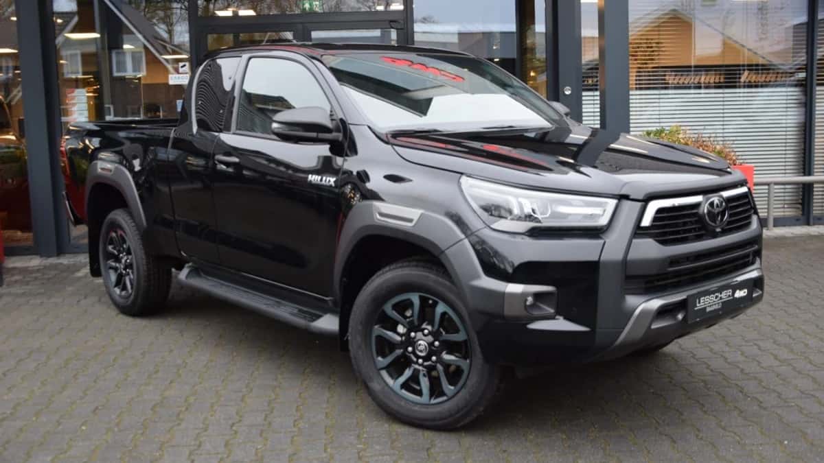 Toyota Hilux (2024) — foto 1