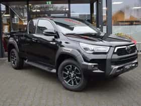 Toyota Hilux (2024)