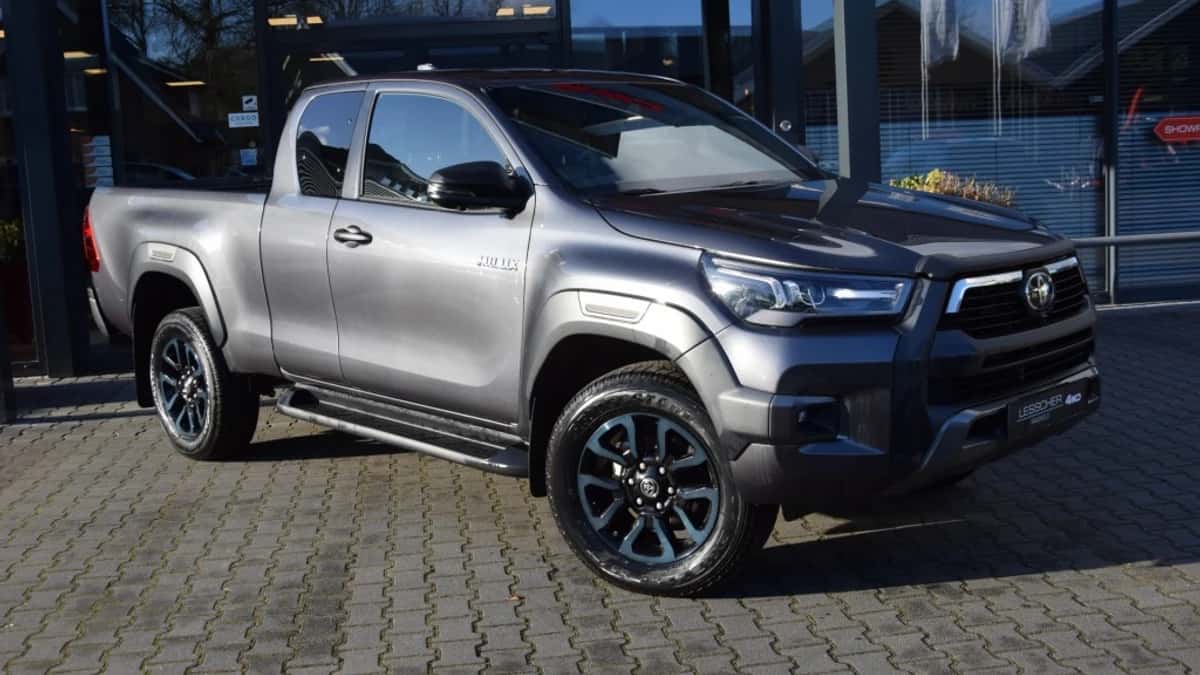 Toyota Hilux (2024) — foto 1