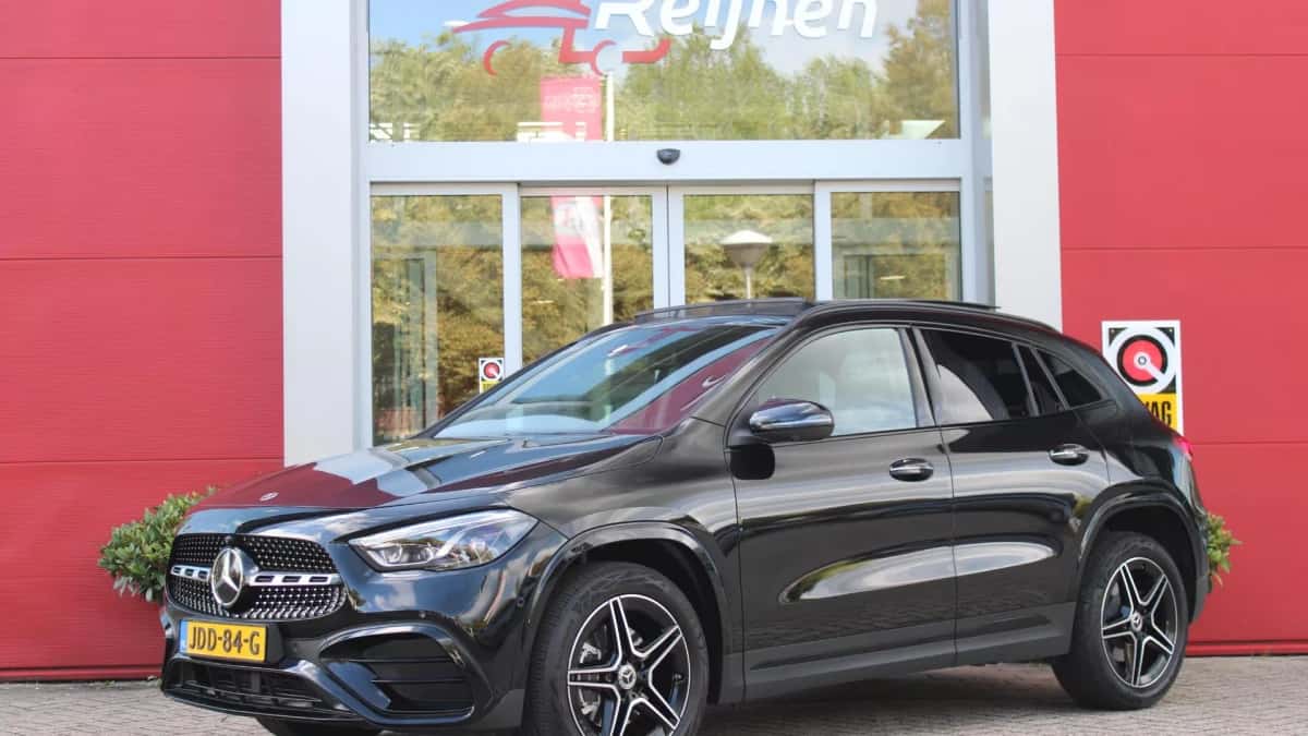 Mercedes-Benz GLA (2023) — foto 1
