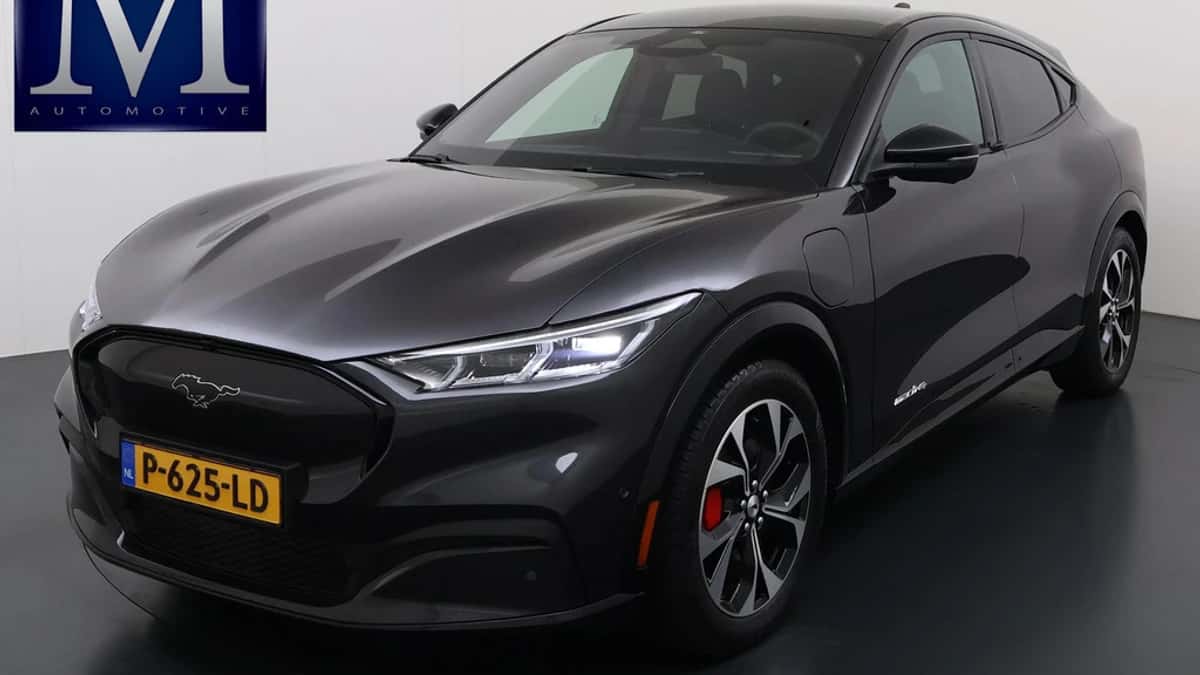 Ford Mustang (2022) — foto 1