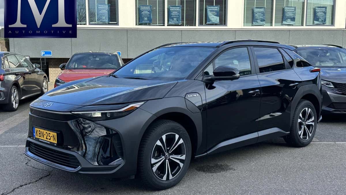 Toyota bZ4X (2024) — foto 1