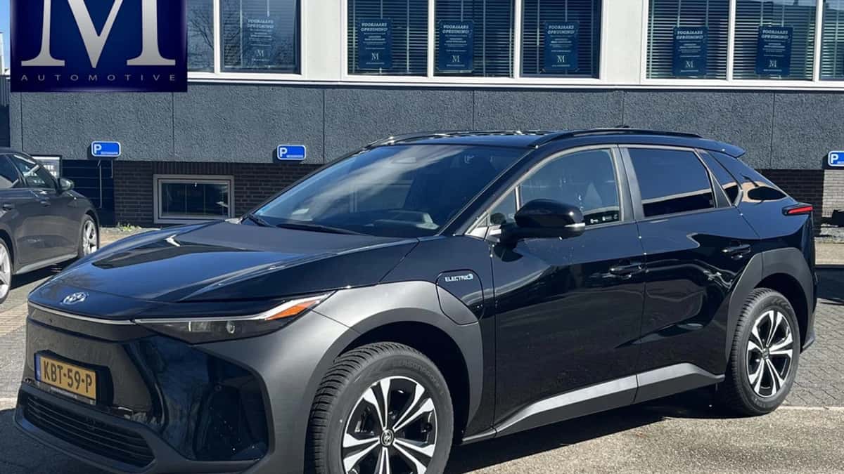 Toyota bZ4X (2024) — foto 1