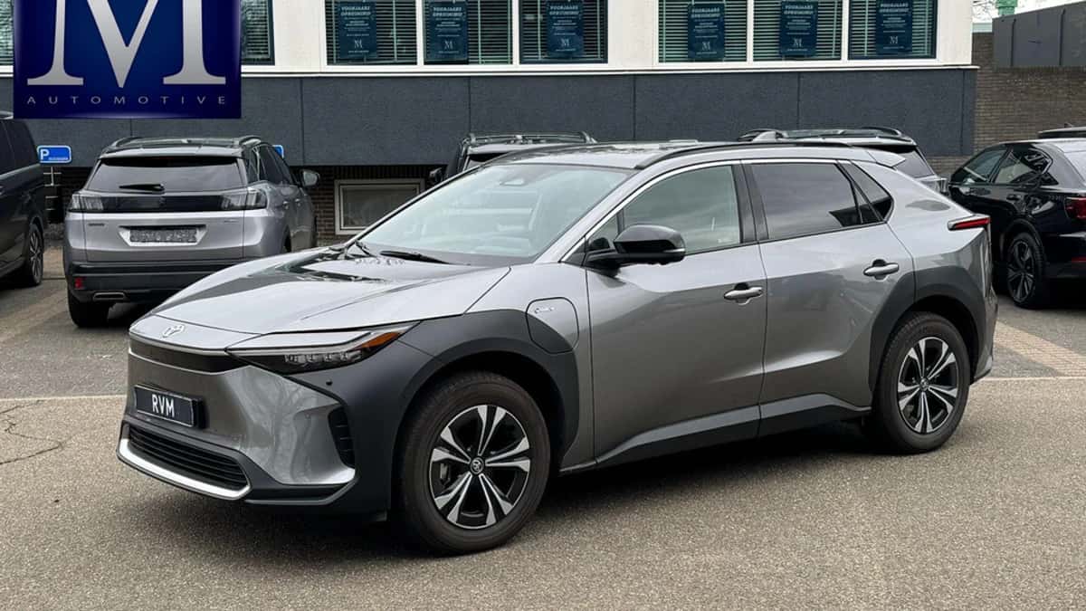 Toyota bZ4X (2025) — foto 1