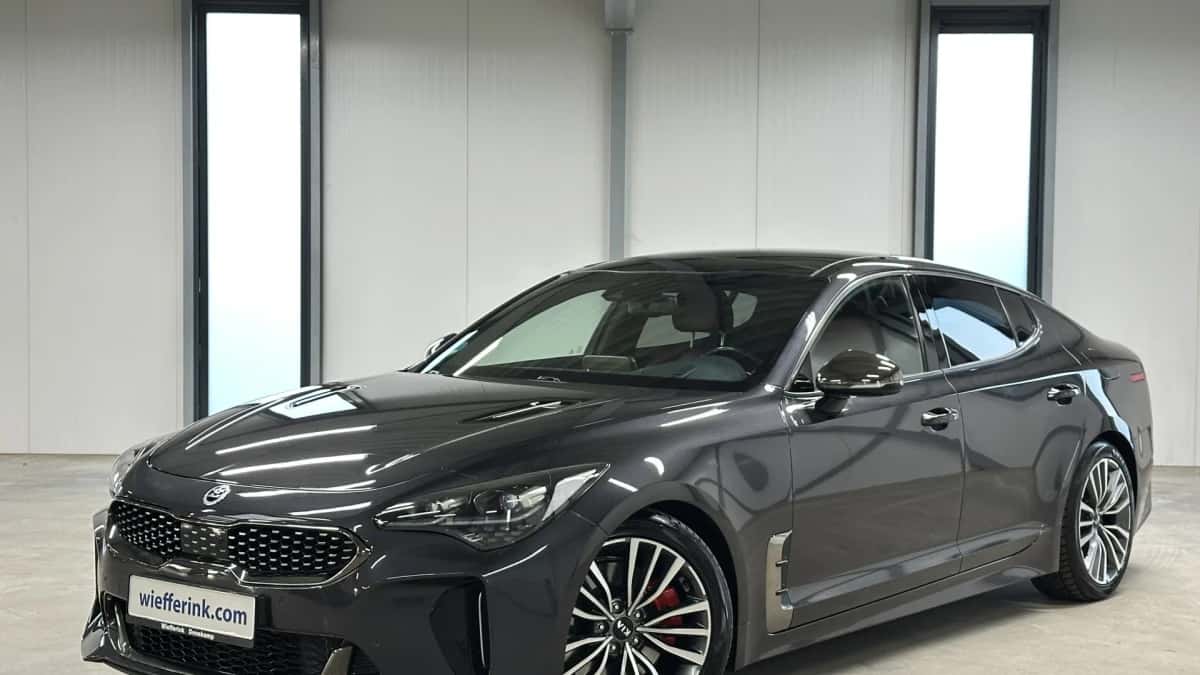 Kia Stinger (2017) — foto 1